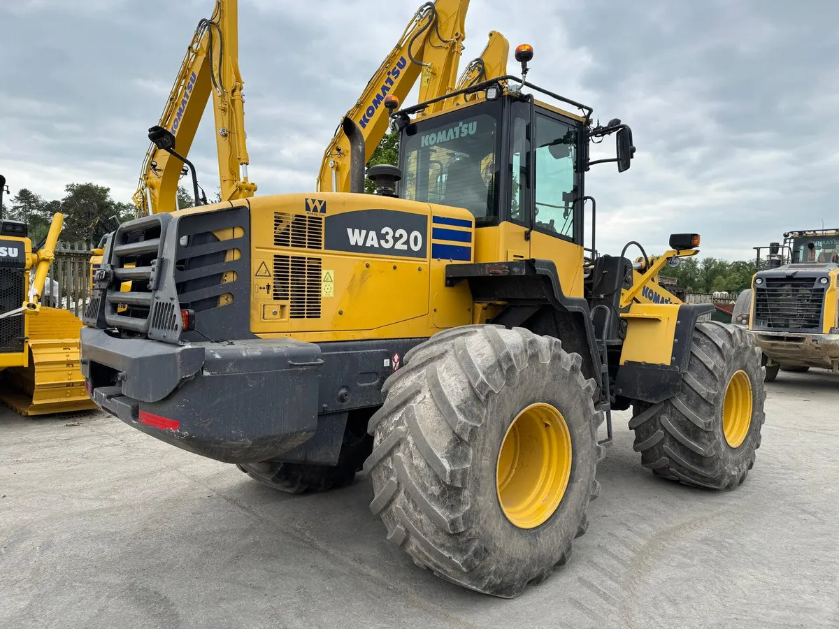 Komatsu WA320-5 - Image 4