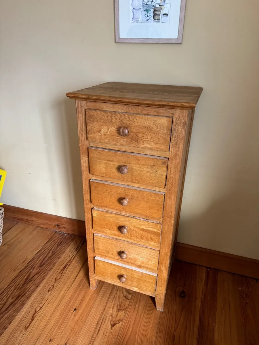 Tallboy chest of drawers