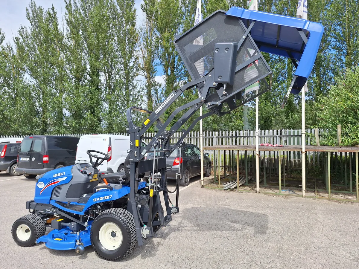 Iseki SXG 327 High Dump mower - Image 3