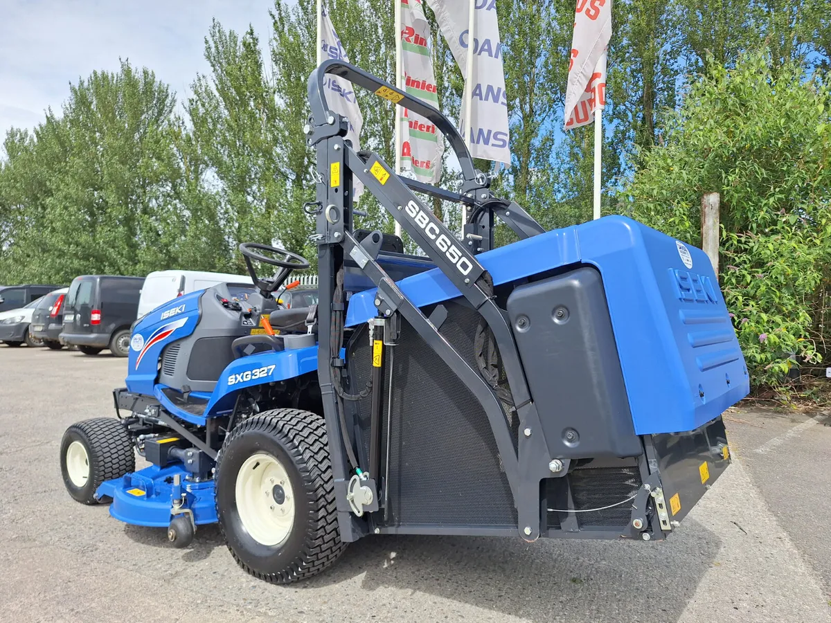 Iseki SXG327 Ride on Mower - Image 4