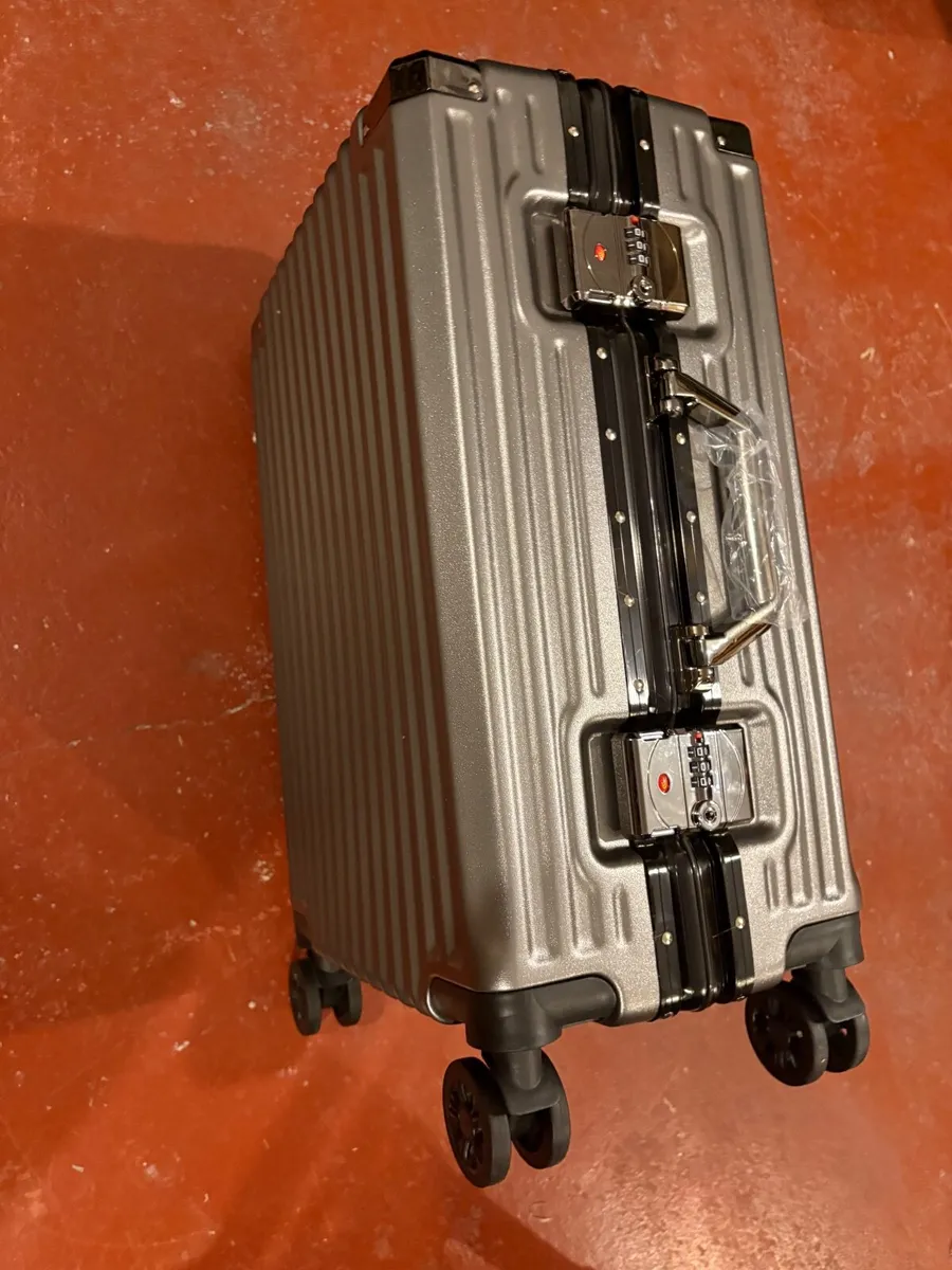 Suitcase Set of 3 - Brand New - Image 4