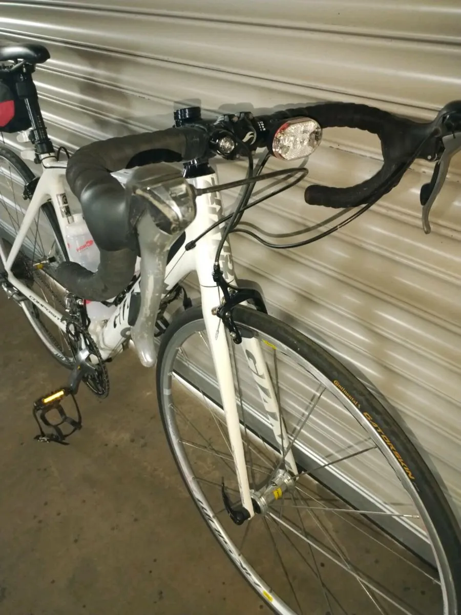 Giant road bike - Image 3