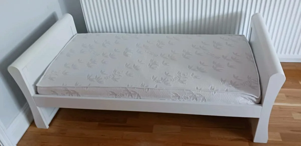 Toddler bed - Image 1
