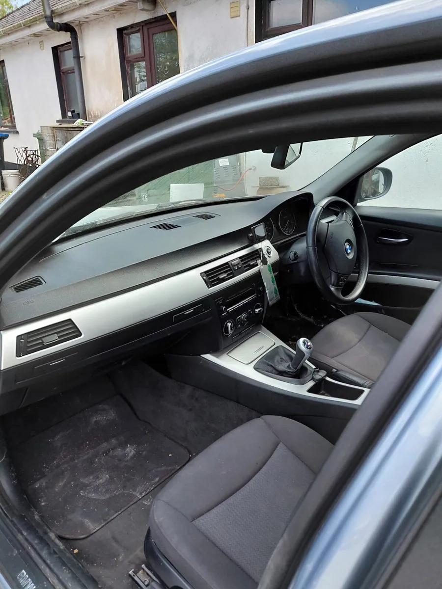 BMW 3-Series 2010 - Image 2