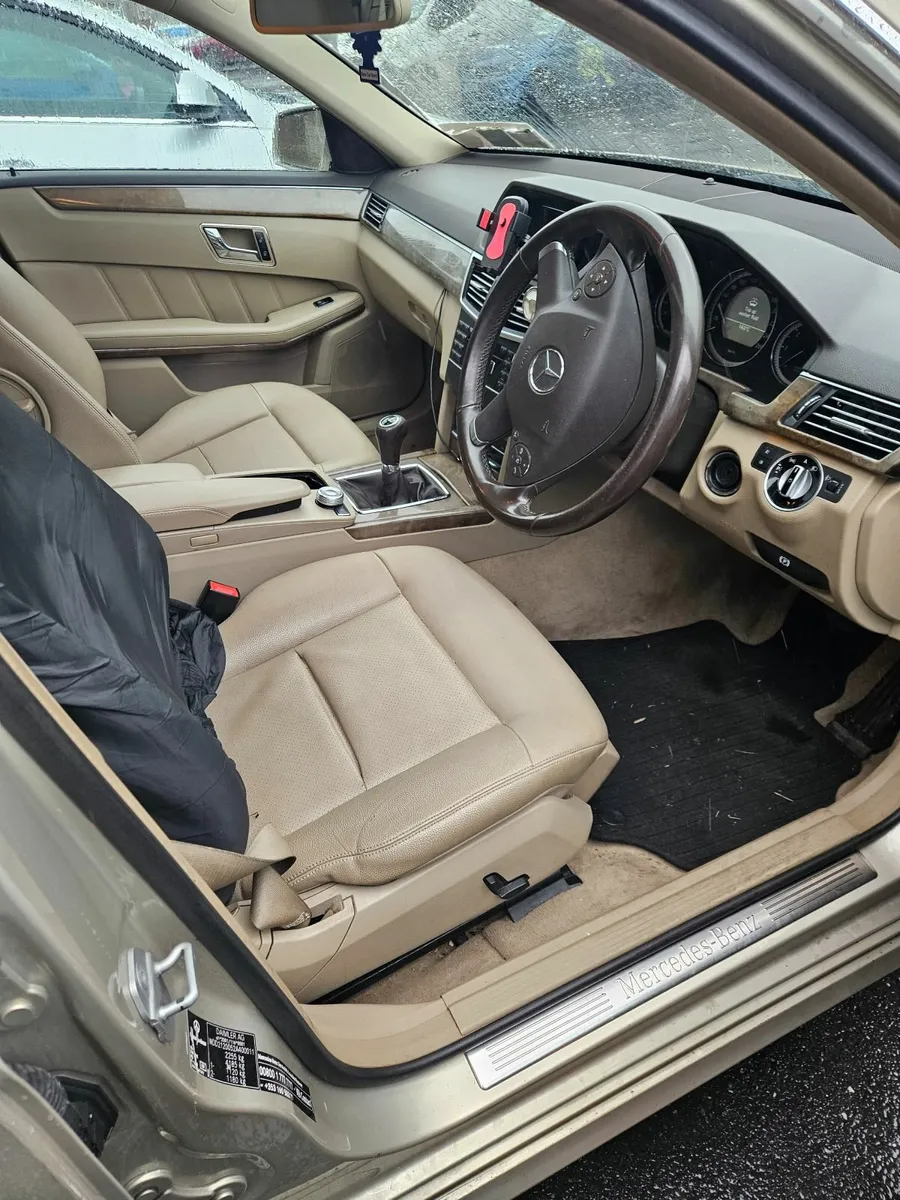 Mercedes-Benz E-Class 2011 - Image 4
