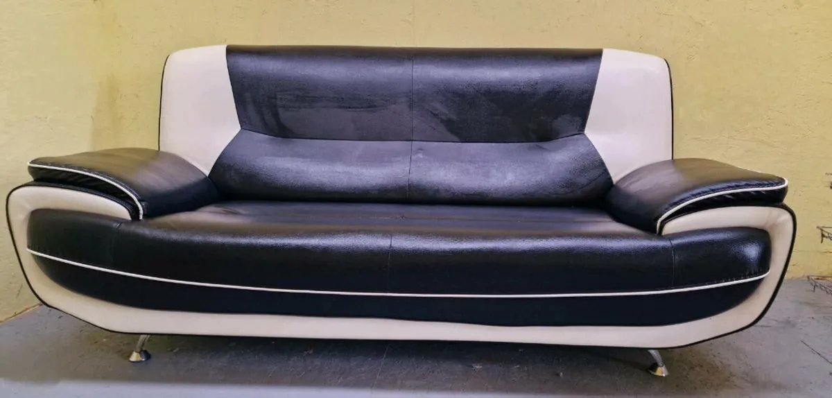 3 sofa seats & 2 sofa seats - Image 1