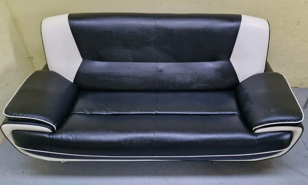 3 sofa seats & 2 sofa seats - Image 2