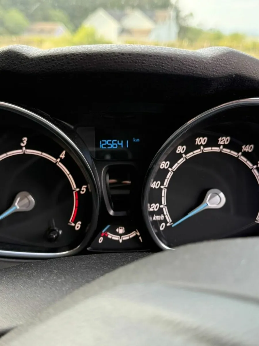 Car - Image 2