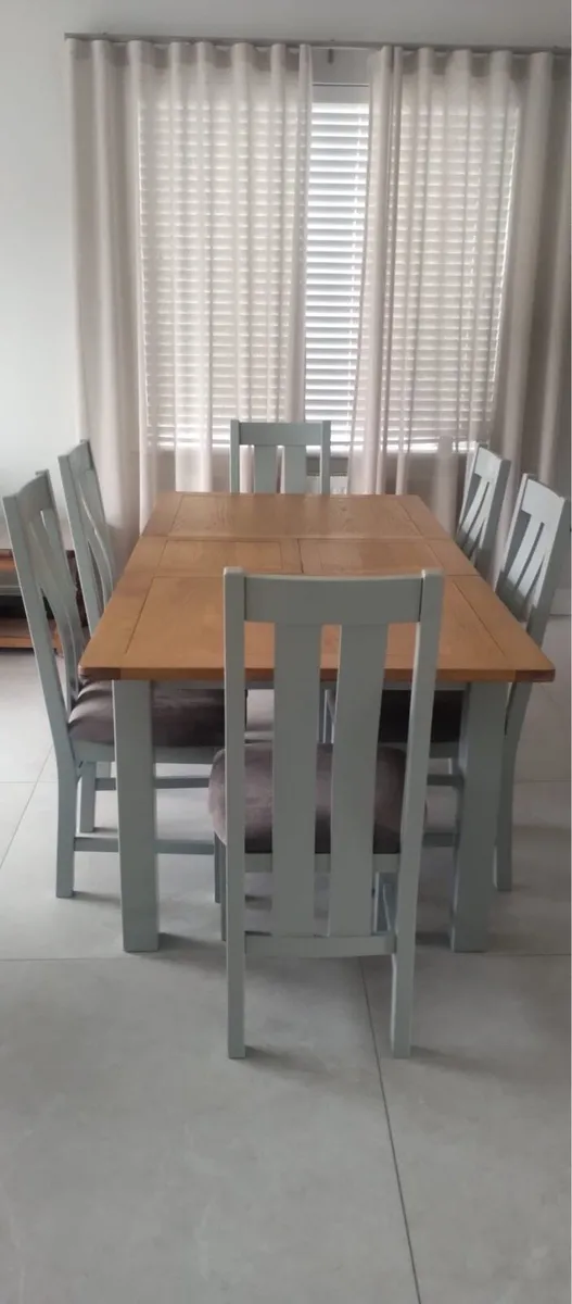 Kitchen Table and Chairs - Image 1