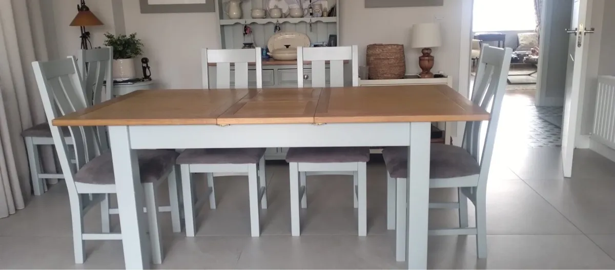 Kitchen Table and Chairs - Image 2