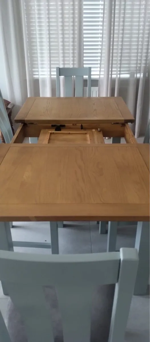 Kitchen Table and Chairs - Image 3