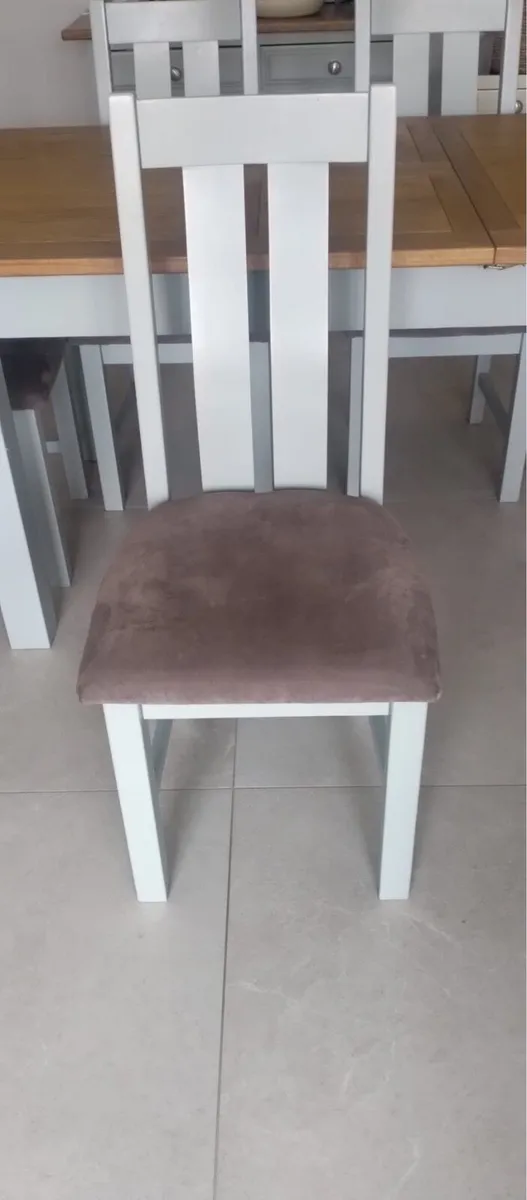 Kitchen Table and Chairs - Image 4