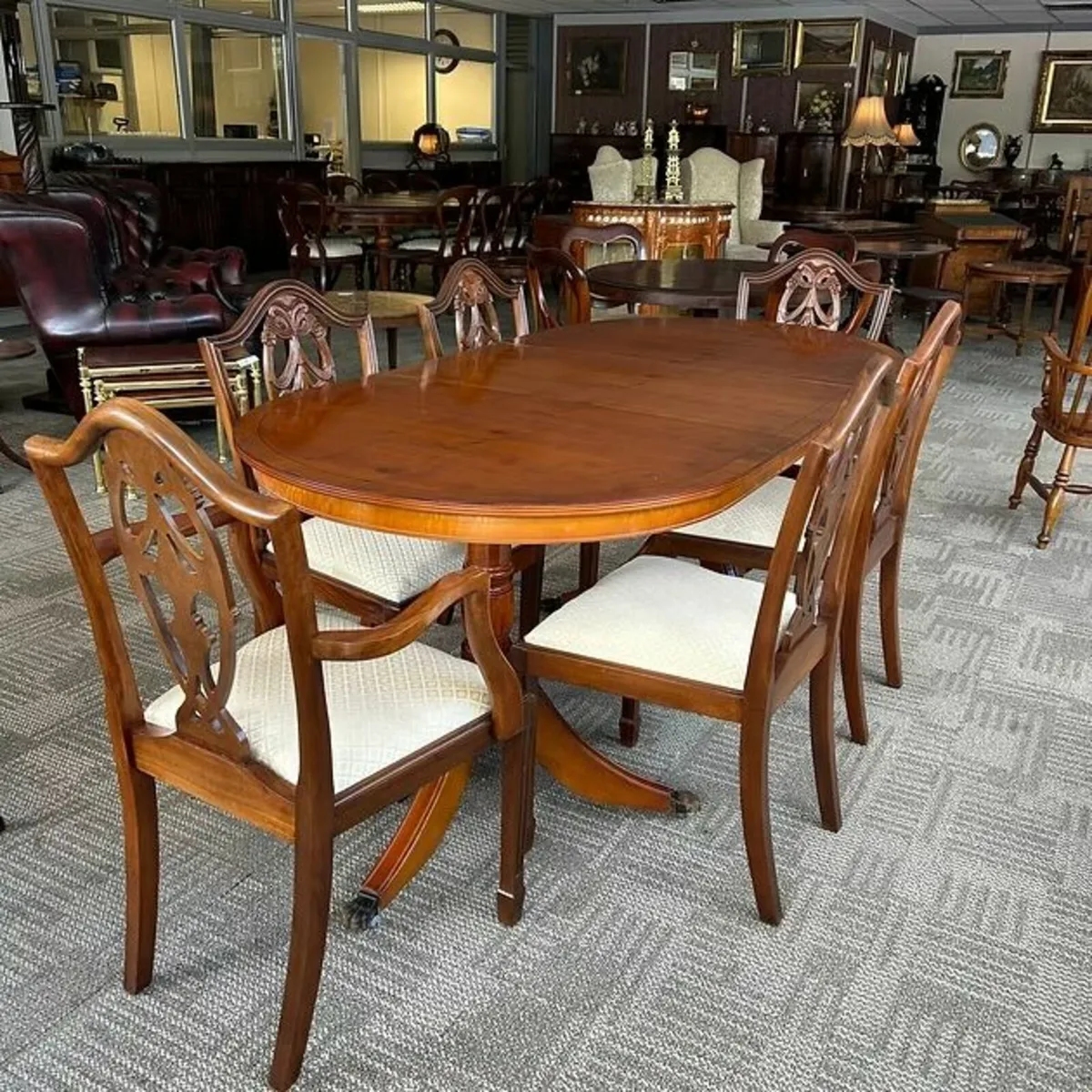 Fabulous yew regency style dining table & 6 chairs