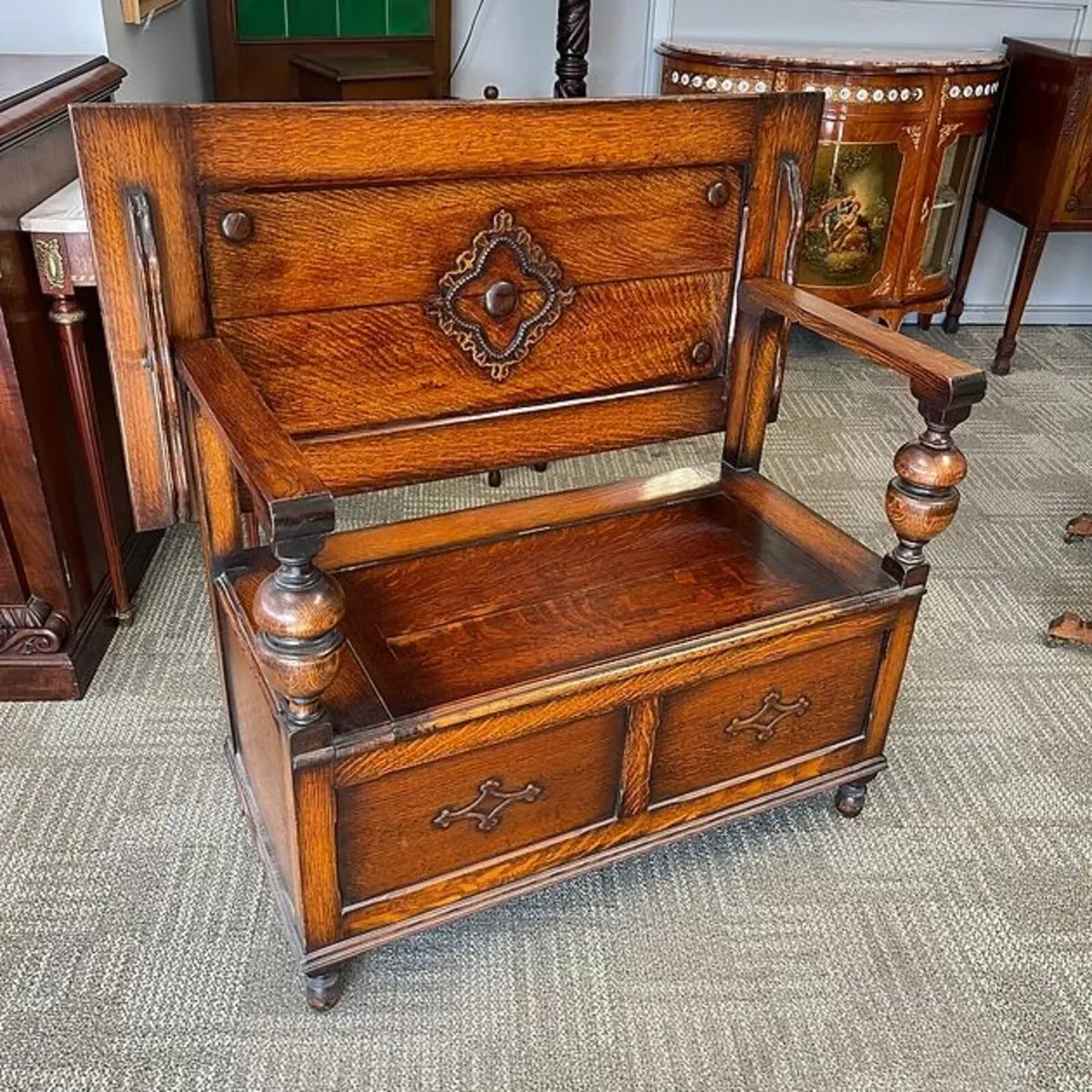 Beautiful oak antique monks bench - Image 1