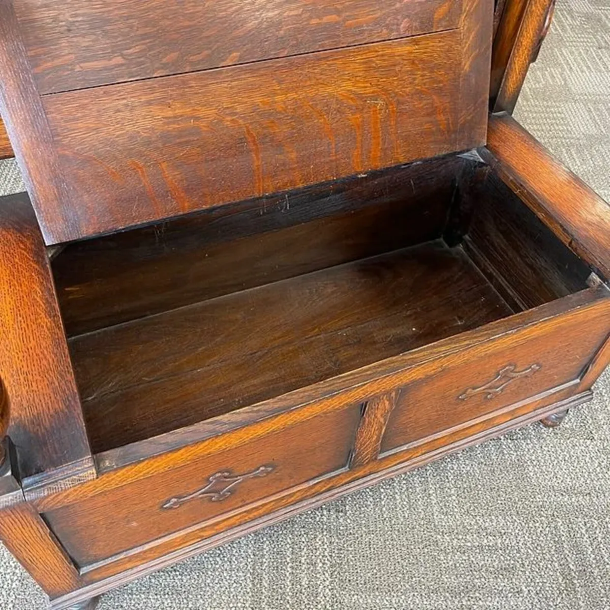 Beautiful oak antique monks bench - Image 4