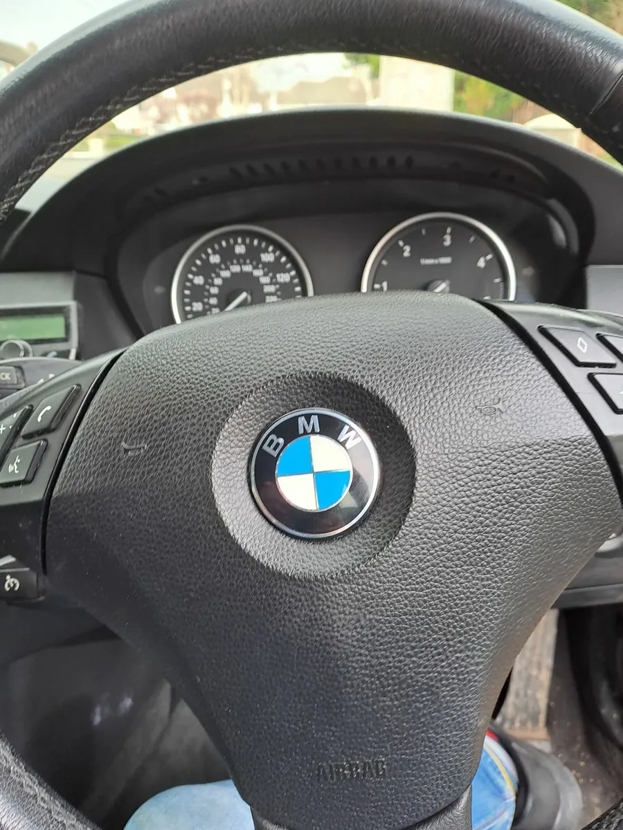 BMW 5-Series 2009 - Image 4