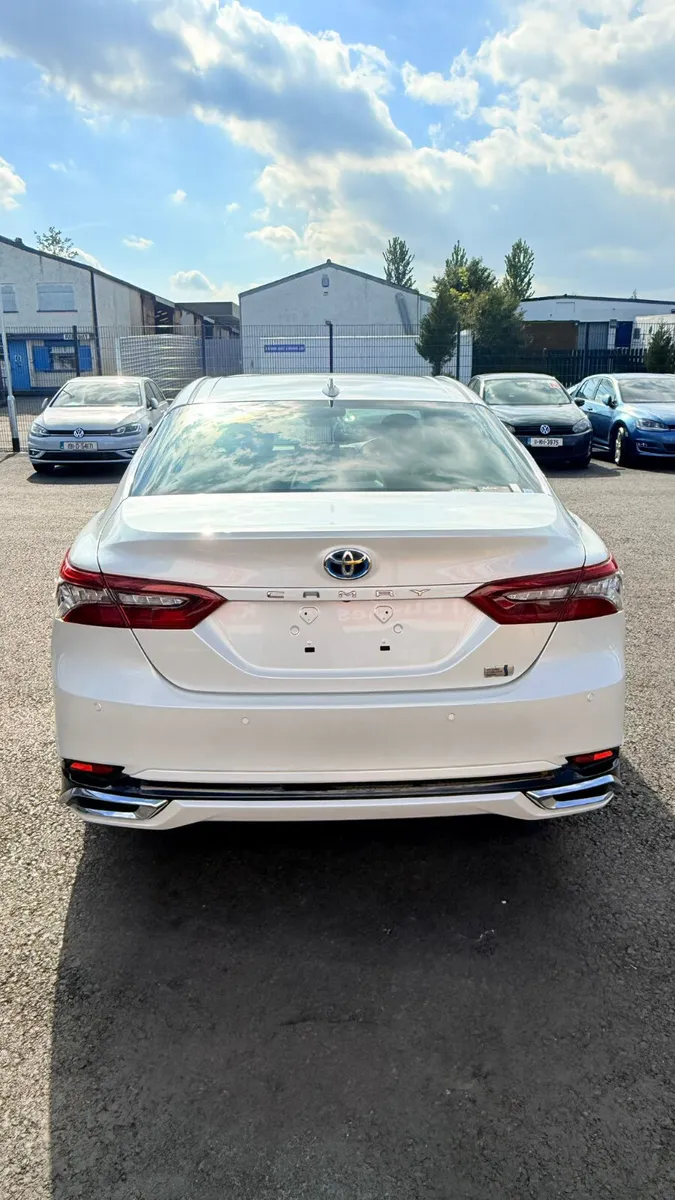 Toyota Camry - Image 9