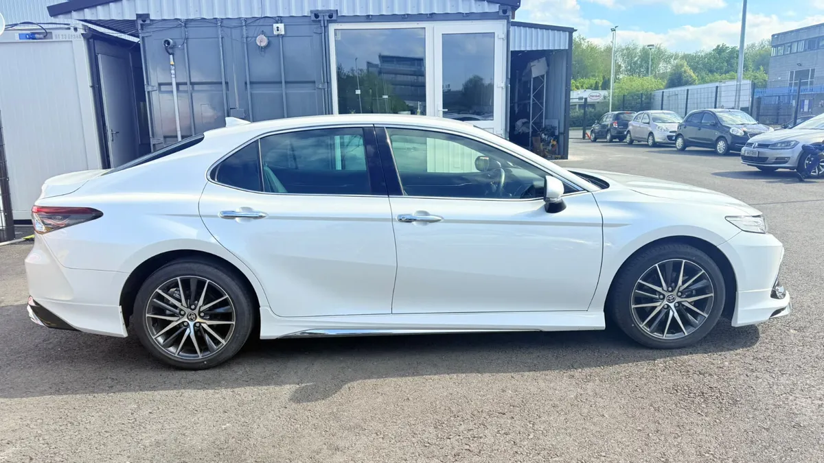 Toyota Camry - Image 6