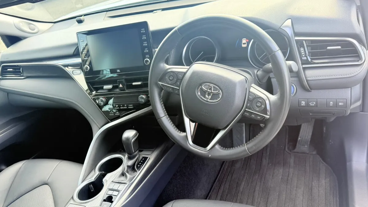 Toyota Camry - Image 12