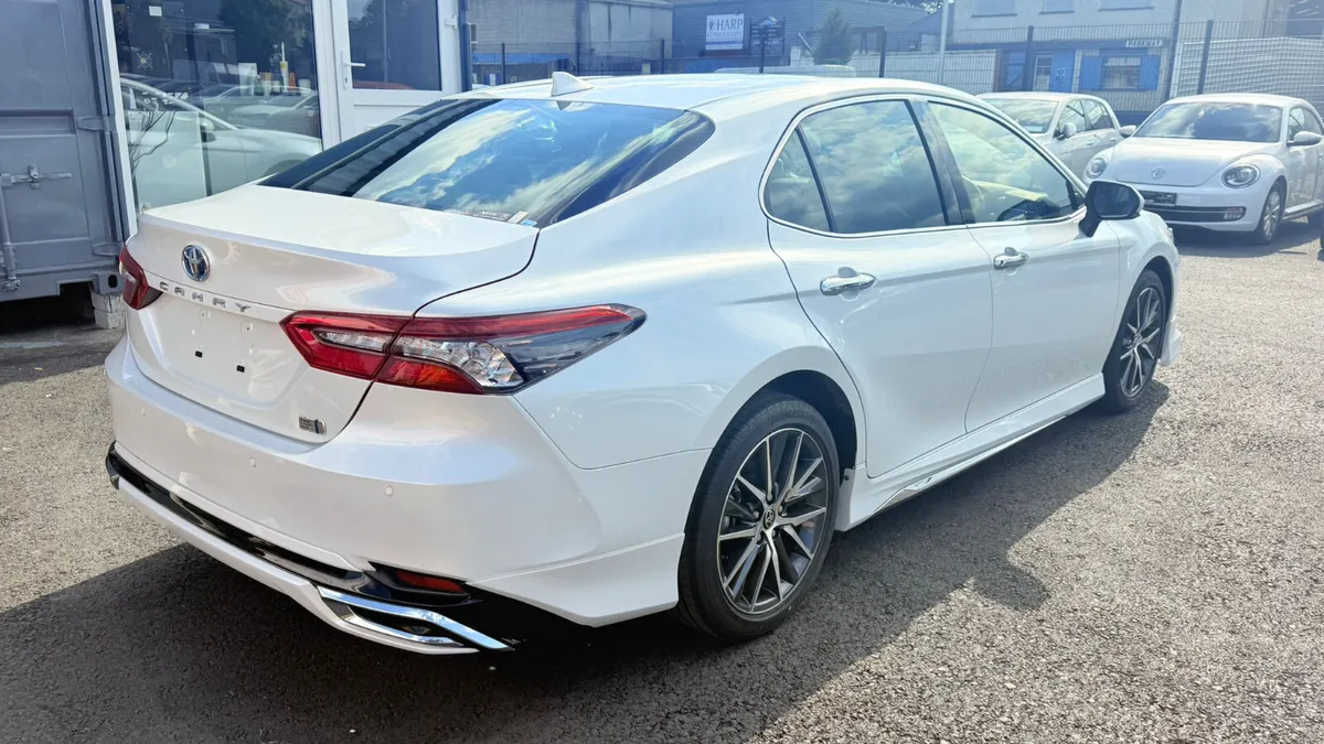 Toyota Camry - Image 8