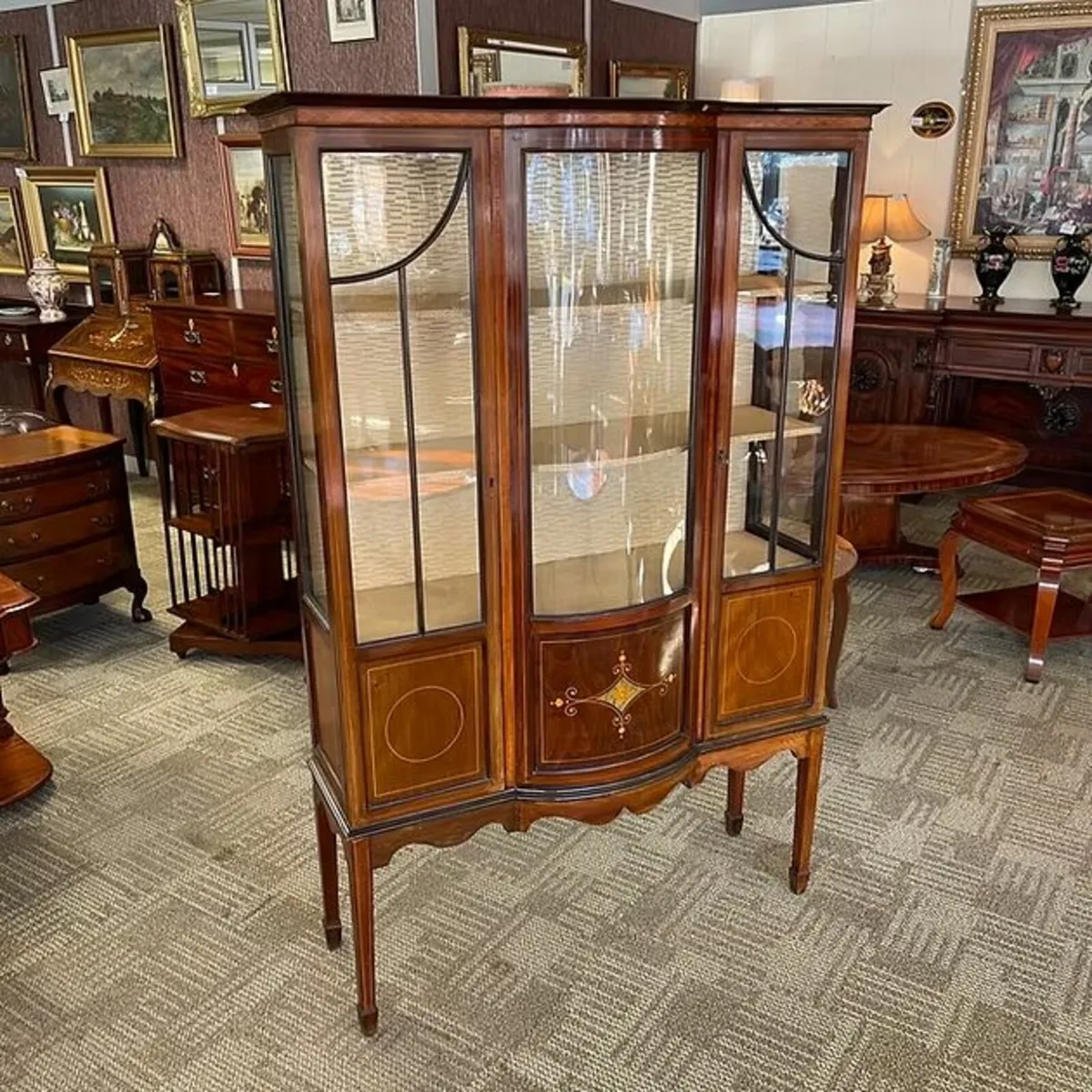 Edwardian inlaid mahogany display cabinet with bow - Image 1