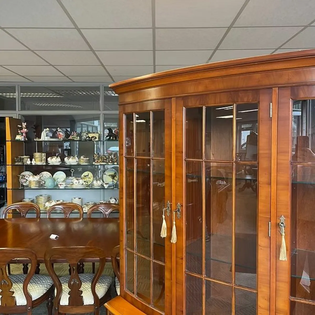 Fabulous Bradley, three door display cabinet, with - Image 2