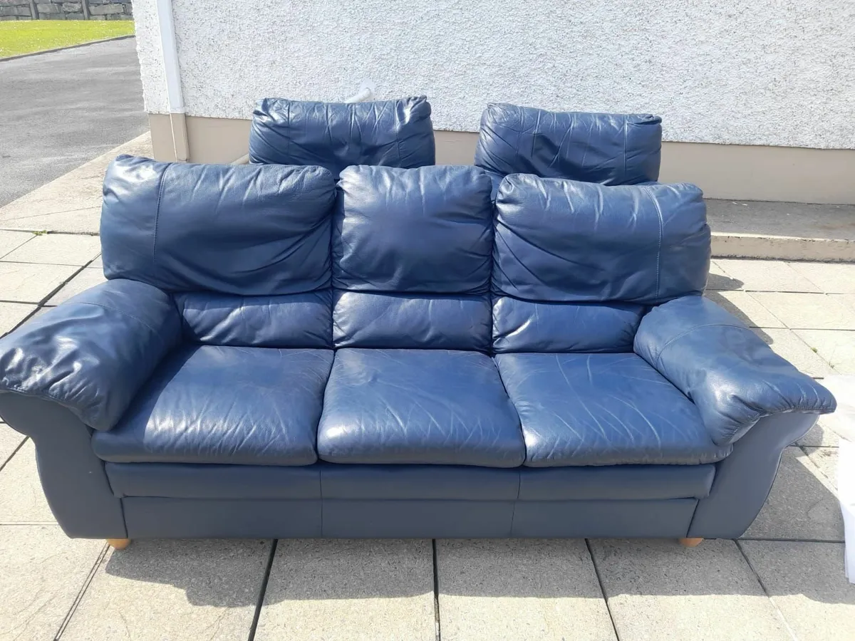 Ultramarine Blue leather suite - Image 1