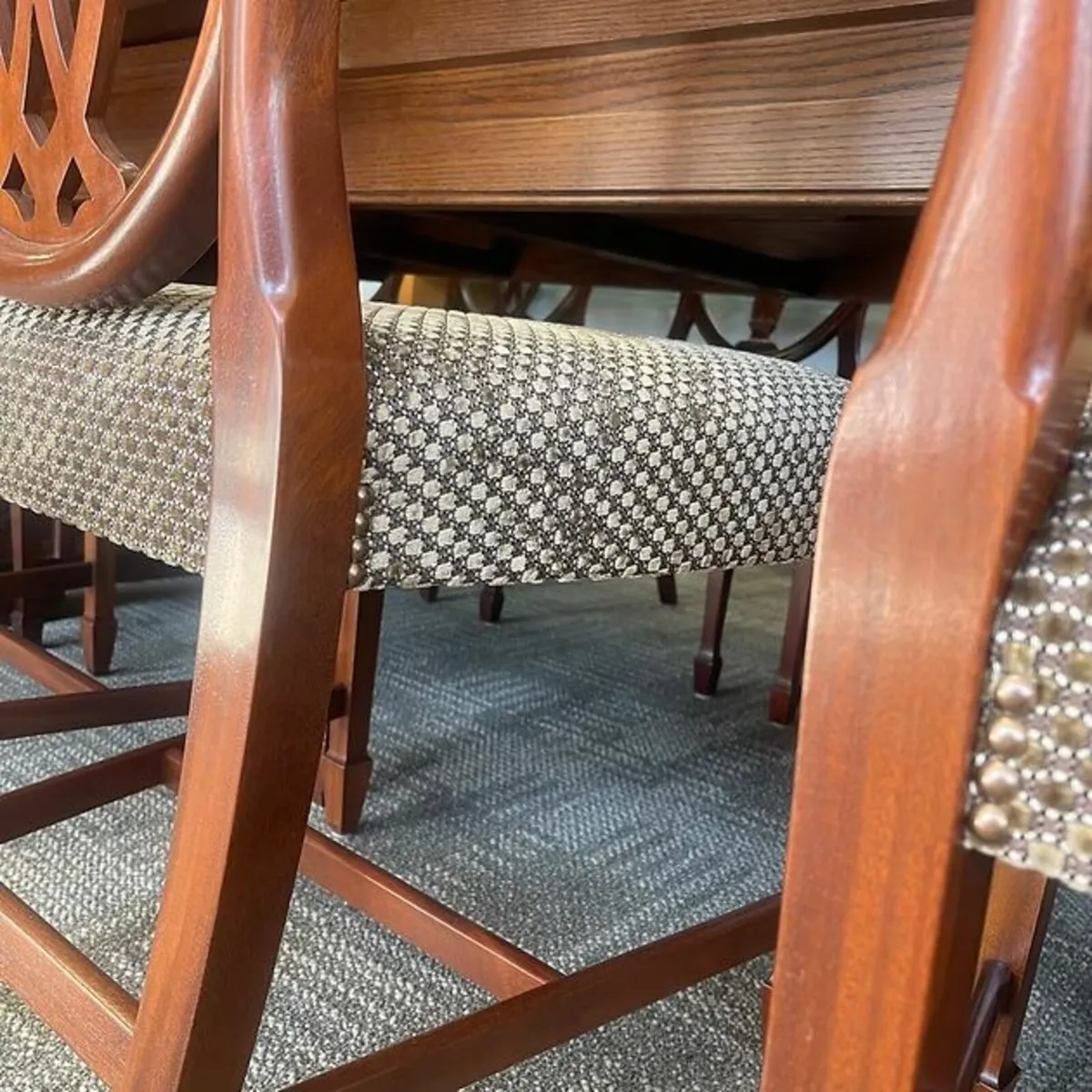 An absolute fabulous mahogany & oak extendable din - Image 4