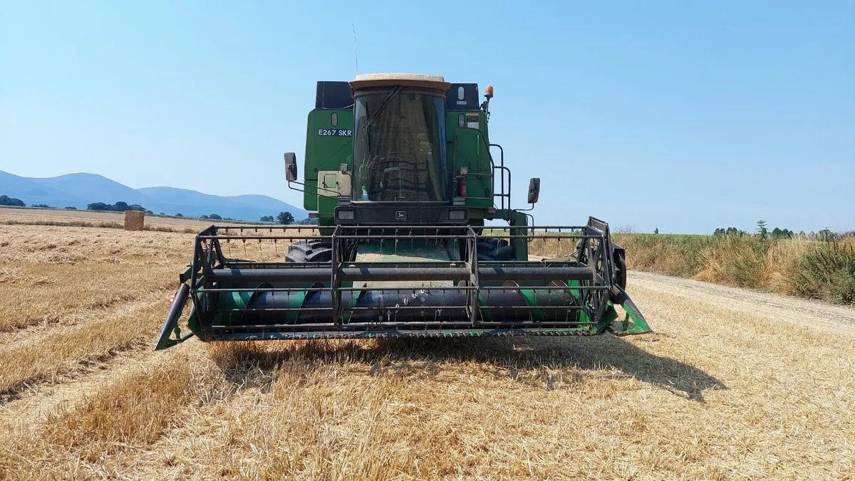 John Deere 1075 Combine - Image 3