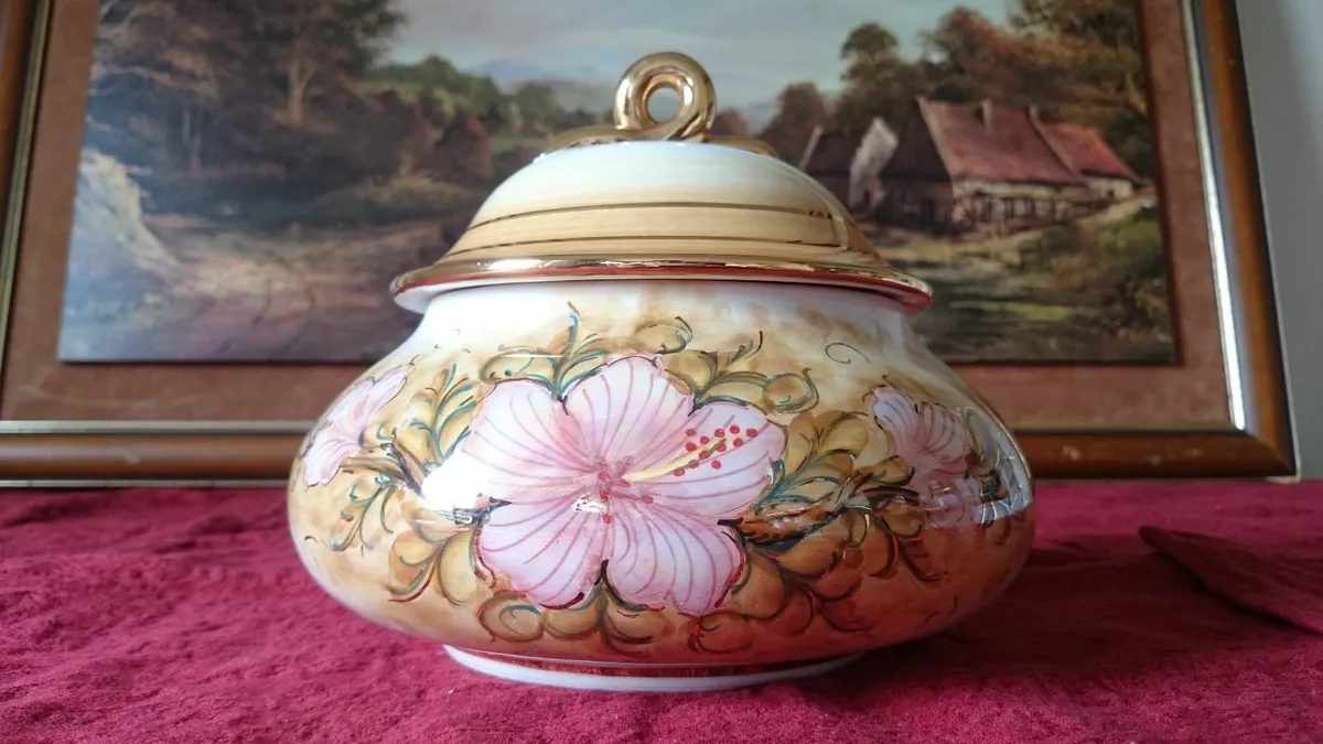 Pure Gold Gilt Italian Large Porcelain Tureen - Image 3