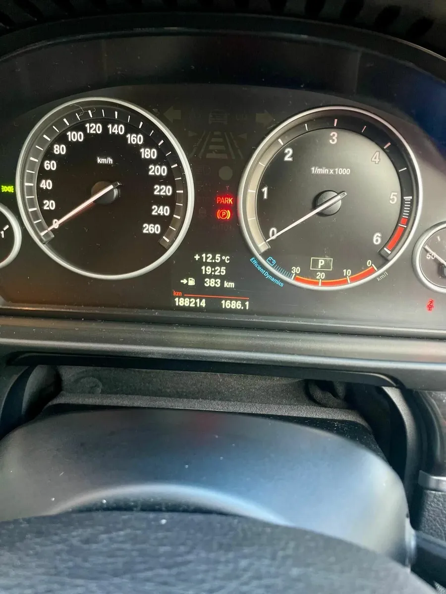 BMW 5-Series 2012 - Image 2