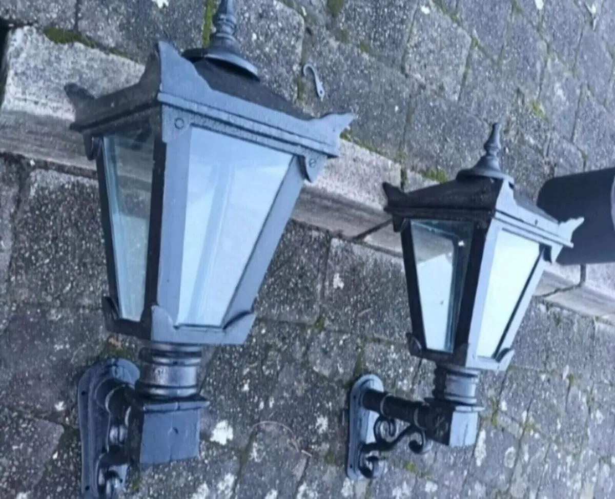 Cast iron lights - Image 1