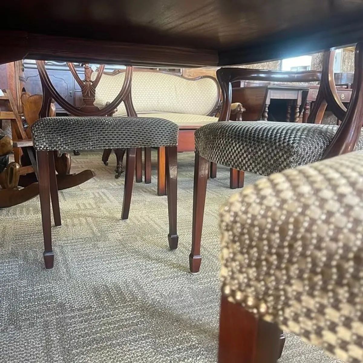 An absolute fabulous mahogany & oak extendable din - Image 3