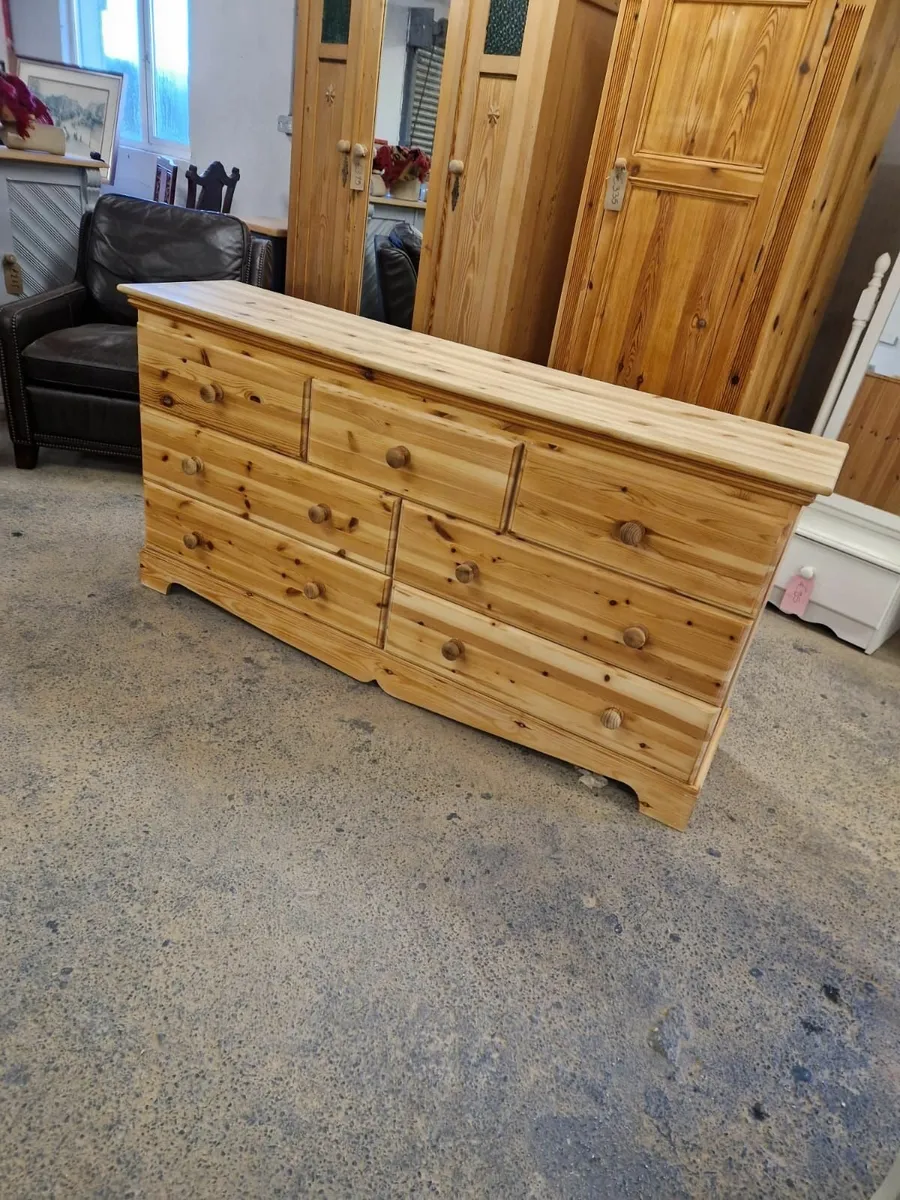 Large 3+4 pine chest of drawers - Image 1