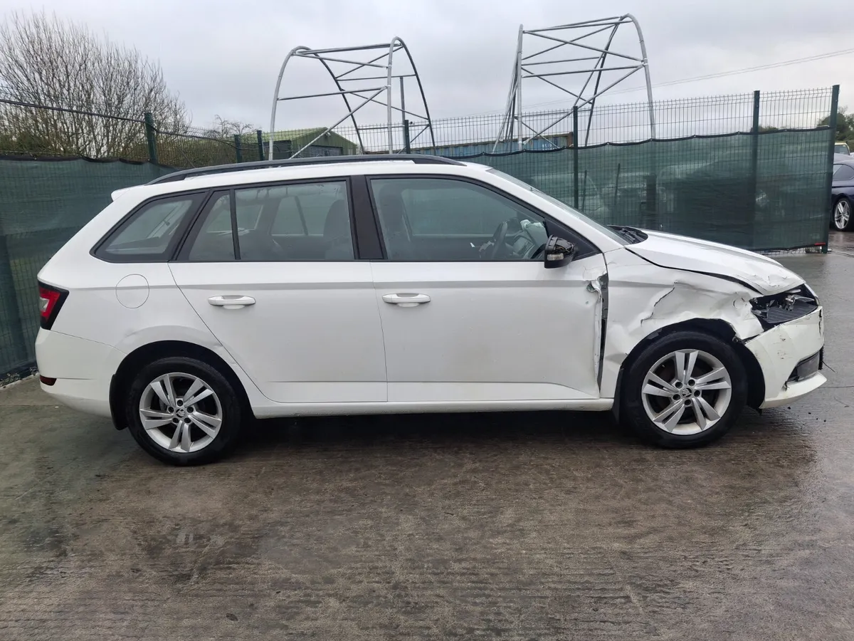 201 Skoda Fabia  Combi Ambition 1.0L Petrol - Image 3