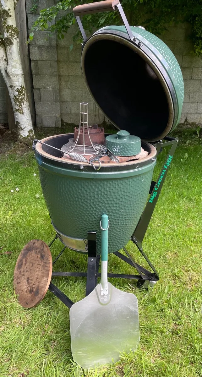 Big Green Egg Barbecue - Image 1