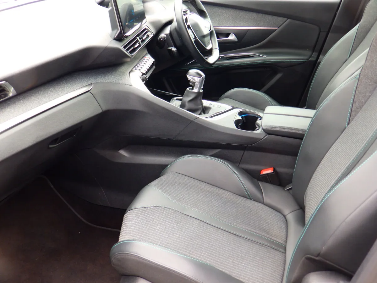 211 Peugeot 3008 1.5 ALLURE - Image 4