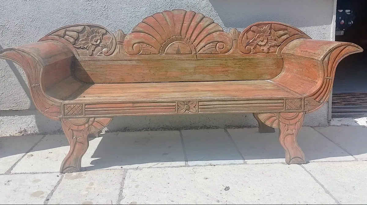 CARVED WOODEN SEAT