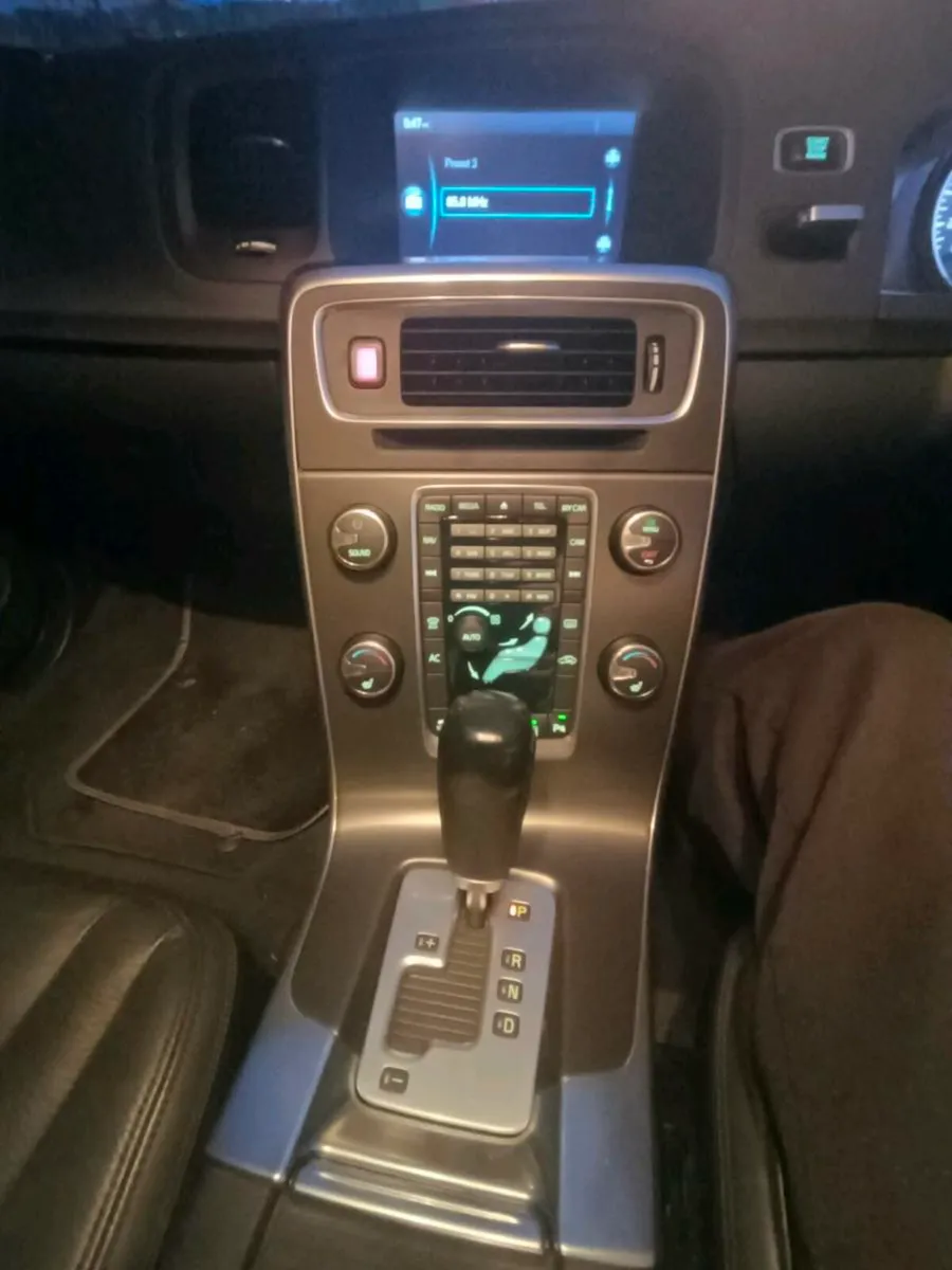 Volvo S 60 - Image 1
