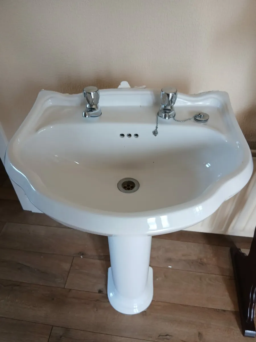 BATHROOM SINK & PEDESTAL⁹ - Image 1