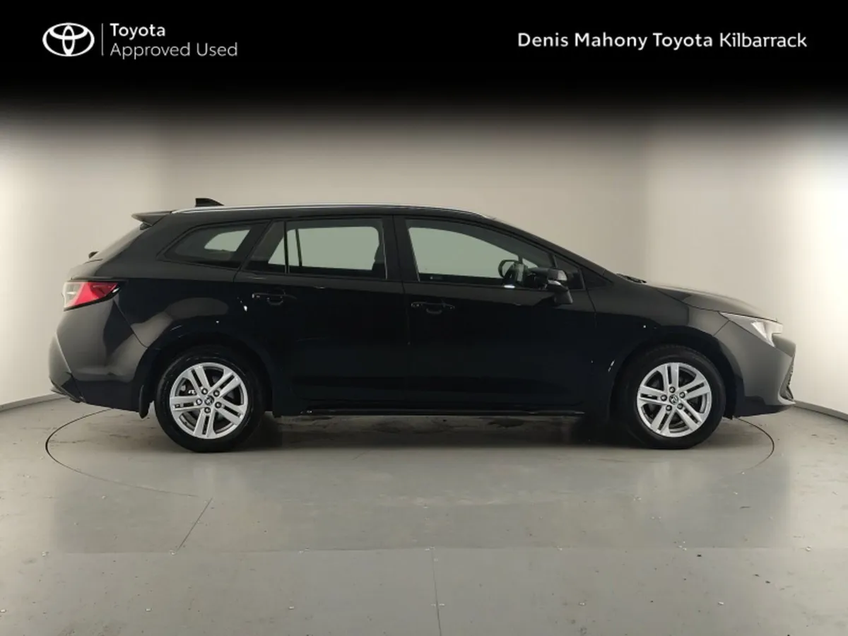Toyota Corolla Luna Hybrid Touring Sport - Image 3