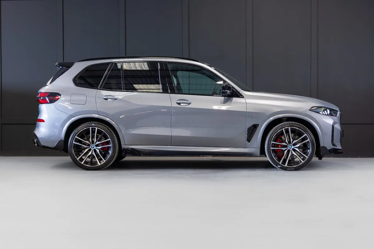 2025 BMW X5 X-Drive 50e M-Sport - Image 2