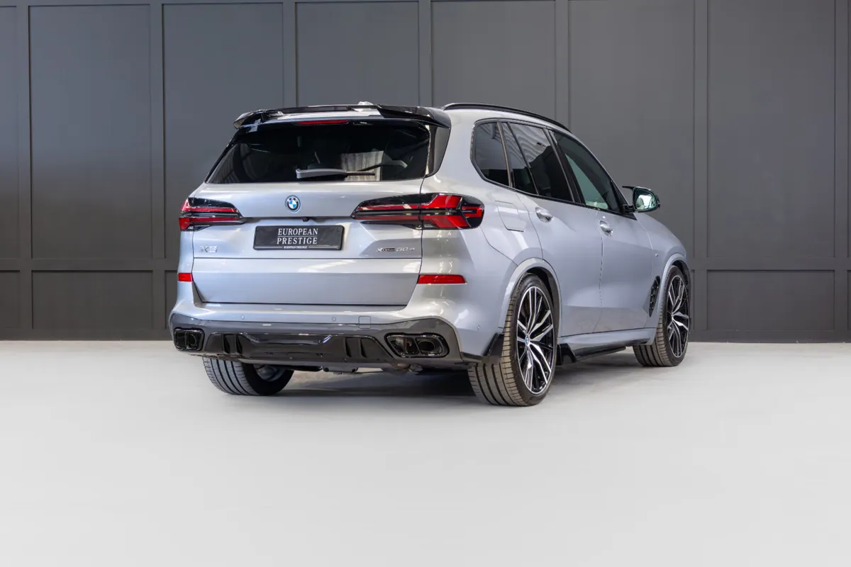 2025 BMW X5 X-Drive 50e M-Sport - Image 3