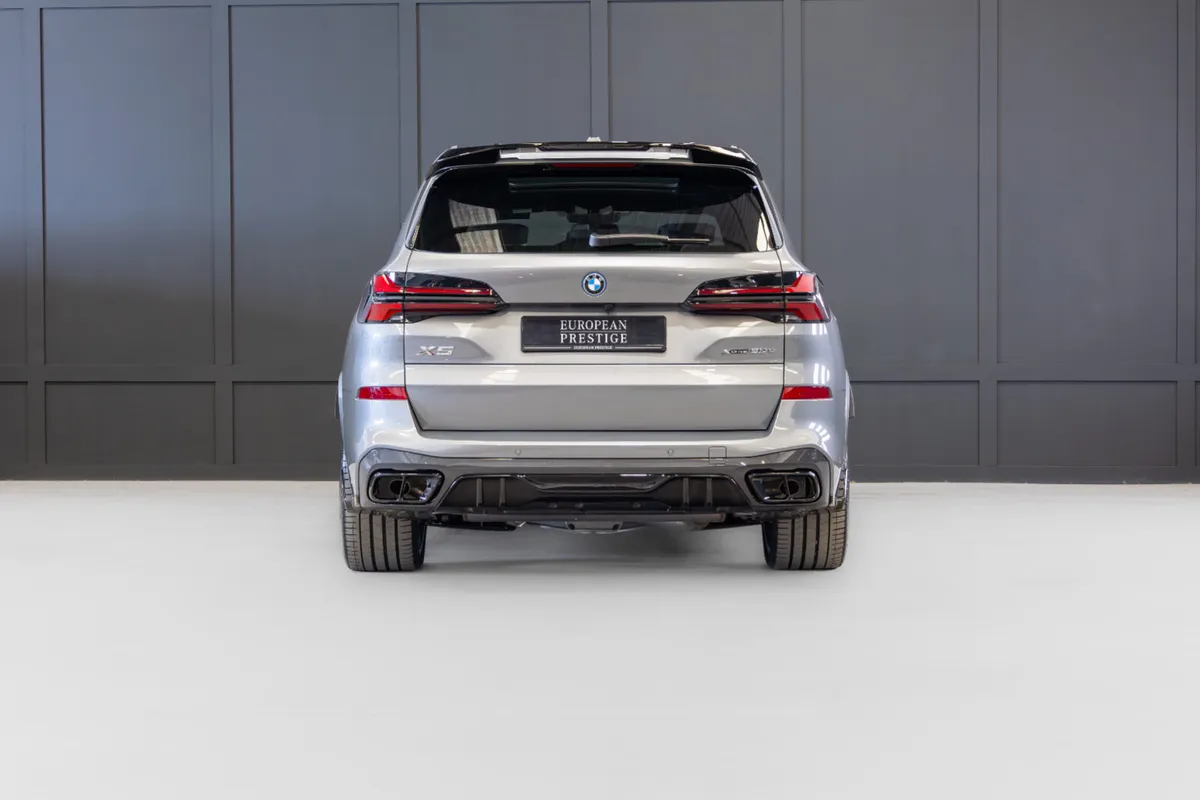 2025 BMW X5 X-Drive 50e M-Sport - Image 4