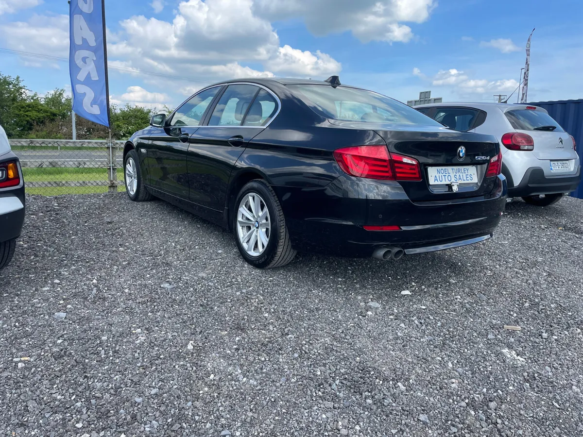 BMW 5-Series 2011 - Image 3