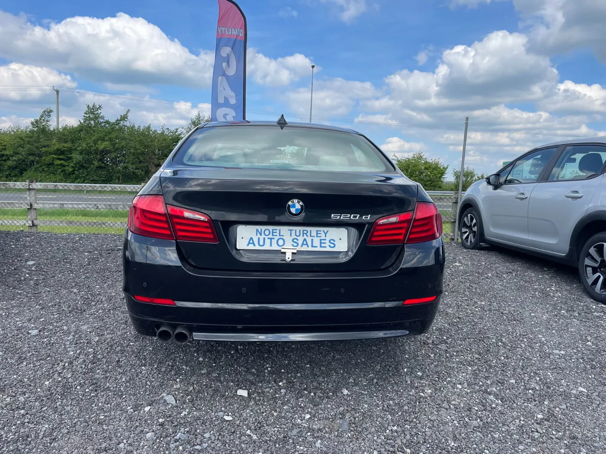 BMW 5-Series 2011 - Image 4