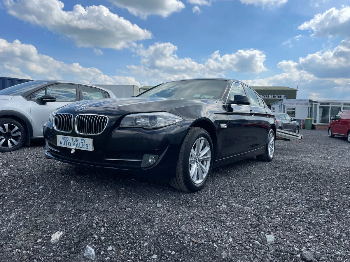 BMW 5-Series 2011 - Image 2