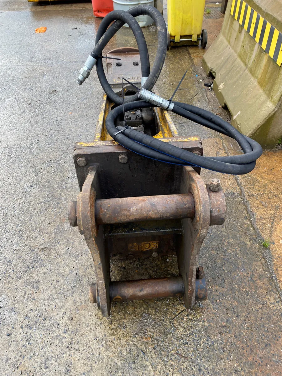 INDECO HP2500 20T ROCK BREAKER - Image 2