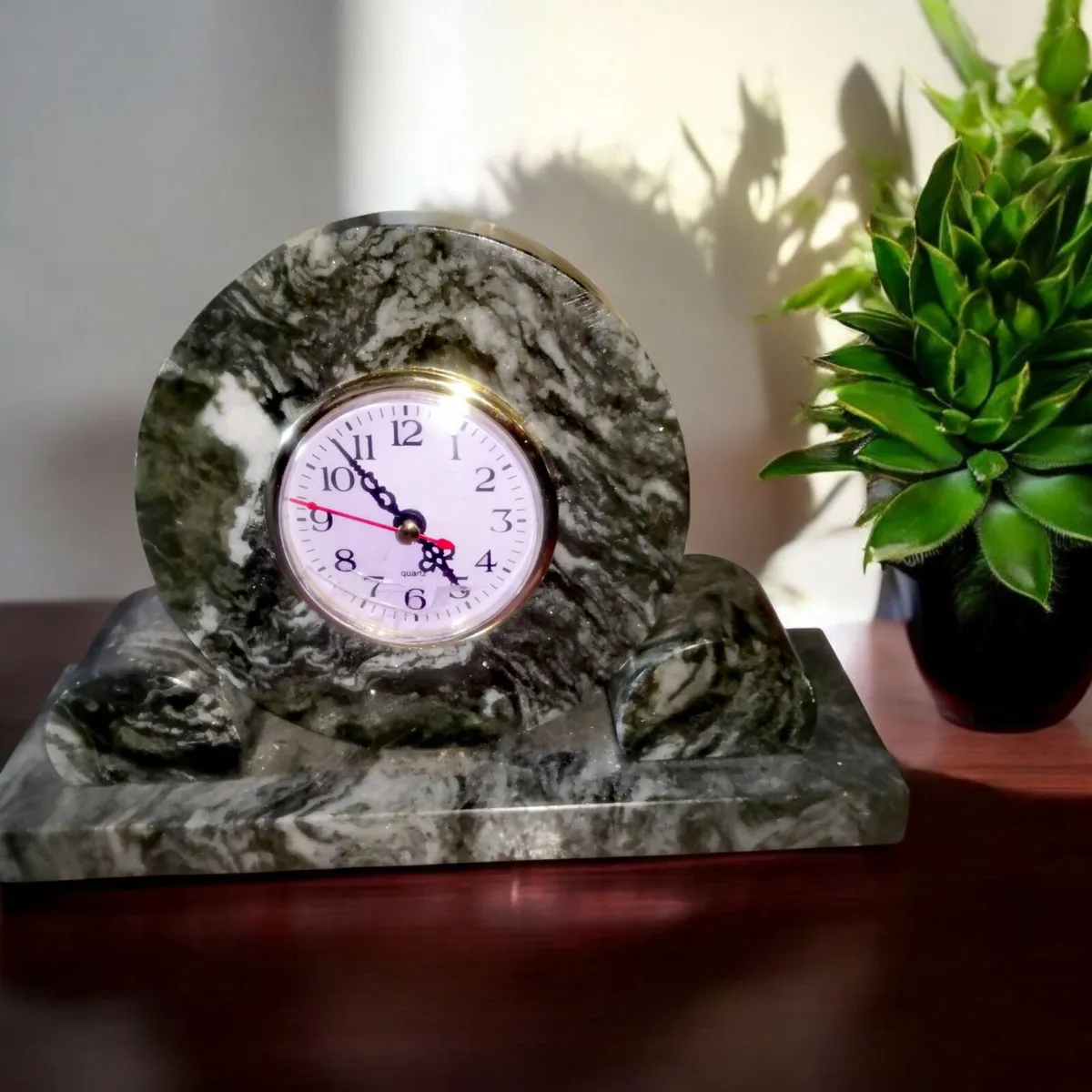 Green onyx marble clock - Image 1