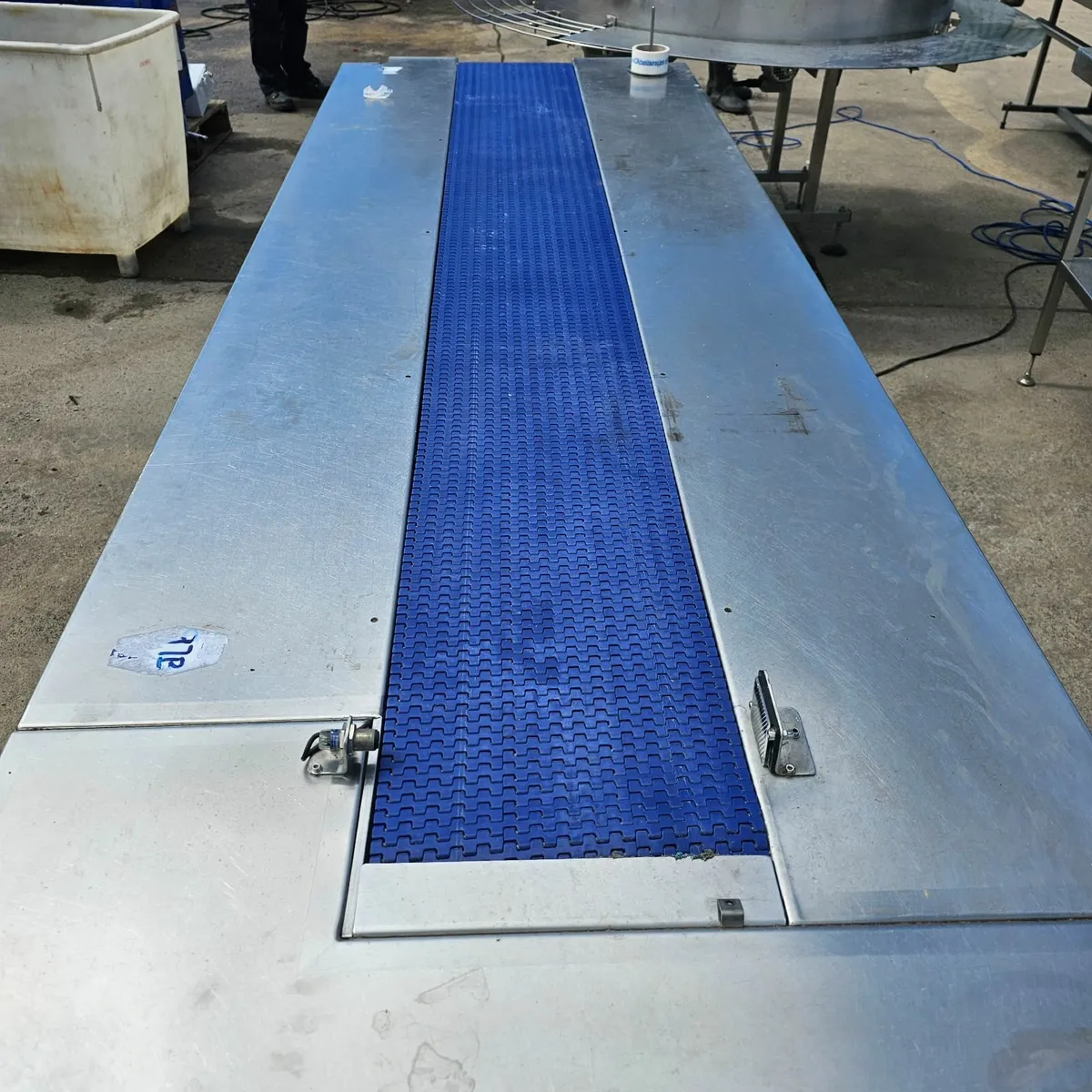 Stainless steel conveyor table - Image 3